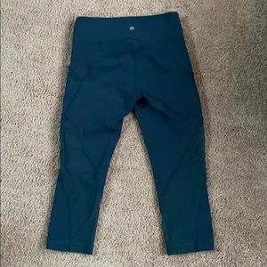 Lululemon Crops! Size 6